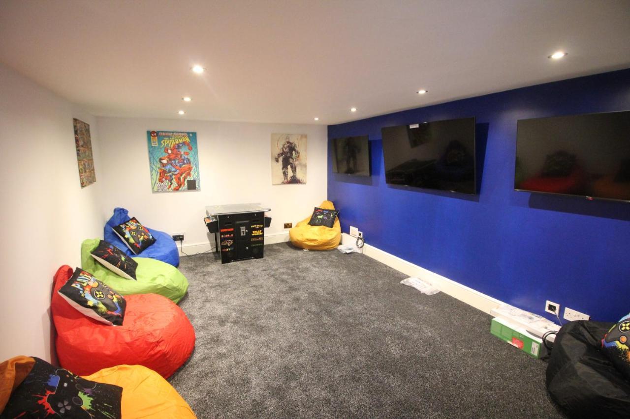 Media Manor - Fully Refurbished In 2022 - Large 6 Bedrooms, 3 Bathrooms Plus Media Games Room Blackpool Ngoại thất bức ảnh