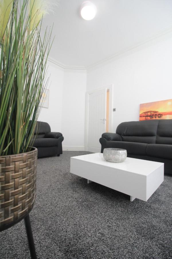 Media Manor - Fully Refurbished In 2022 - Large 6 Bedrooms, 3 Bathrooms Plus Media Games Room Blackpool Ngoại thất bức ảnh